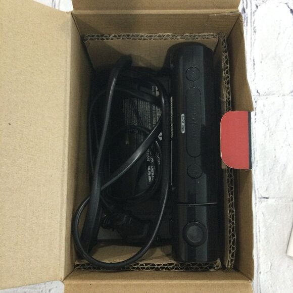 Magnasonic Self Set Clock with Dual Alarm AM /FM Radio Temp and Date Display - Picture 7 of 11